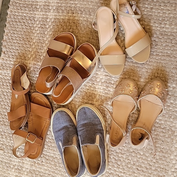 Lot of 5 girls shoes, size 1 and 2's - Picture 1 of 6